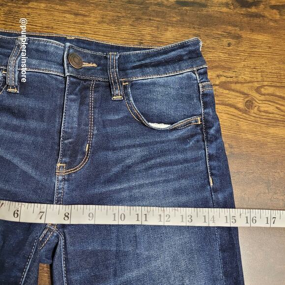 Ripped/Distressed - Picture 7 of 12